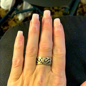 Woman’s  sterling silver ring with ornate design!